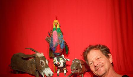 Ulrich Müller-Hönow mit den Puppen von Ulrich Müller-Hönow spielt Die Bremer Stadtmusikanten